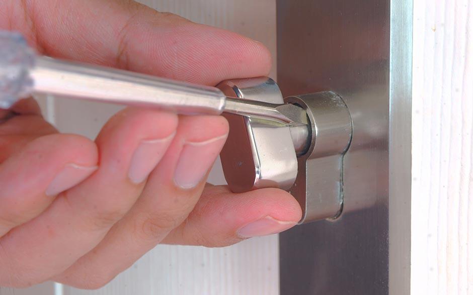 Istres changer une serrure de porte intérieure